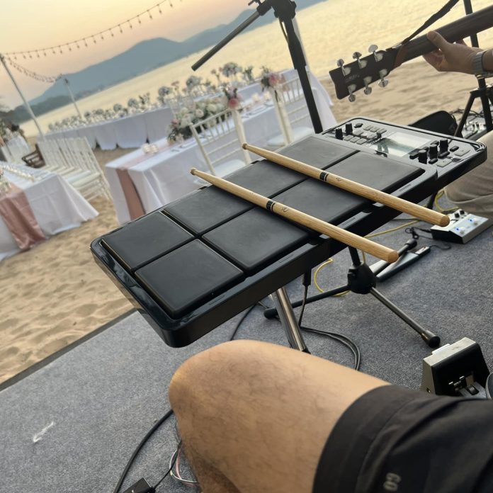 งานดนตรีภายใน-โฟร์คซอง งานดนตรีภายใน-โฟร์คซอง