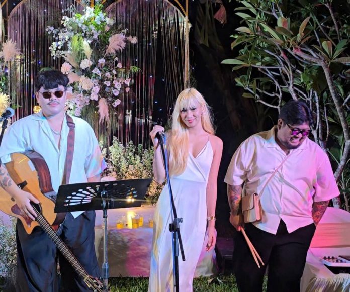 นักร้องโฟร์คซอง