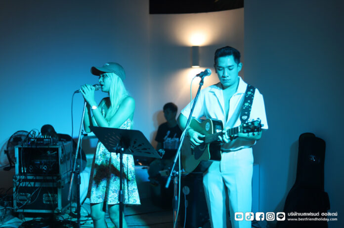 นักร้องโฟร์คซองพลูวิลล่า